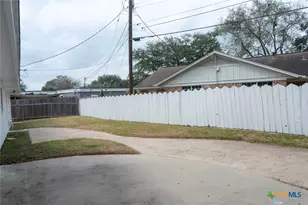 2704 E Loma Vista Ave, Victoria, TX 77901 - Photo 13