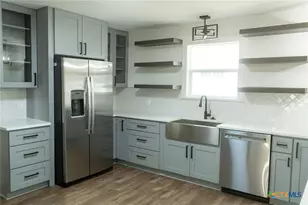 2704 E Loma Vista Ave, Victoria, TX 77901 - Photo 7