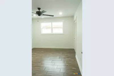 2704 E Loma Vista Avenue, Victoria, TX 77901 - Photo 9