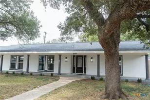 2704 E Loma Vista Ave, Victoria, TX 77901 - Photo 1