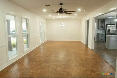 2704 E Loma Vista Avenue, Victoria, TX 77901 - Photo 5