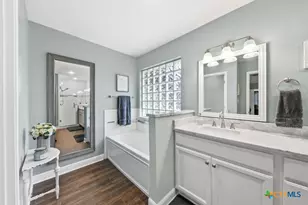 384 Hunters Creek Dr, New Braunfels, TX 78132 - Photo 21