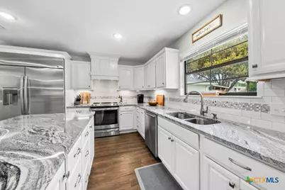 384 Hunters Creek Drive, New Braunfels, TX 78132 - Photo 11