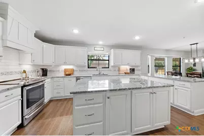 384 Hunters Creek Drive, New Braunfels, TX 78132 - Photo 13