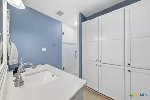 384 Hunters Creek Dr, New Braunfels, TX 78132 - Photo 29