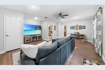 384 Hunters Creek Drive, New Braunfels, TX 78132 - Photo 15