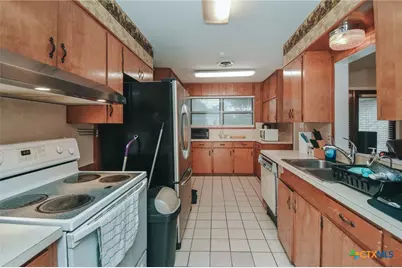 3308 Erwin Avenue, Victoria, TX 77901 - Photo 9