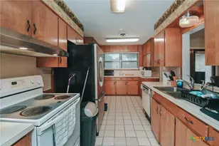 3308 Erwin Ave, Victoria, TX 77901 - Photo 9