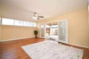 909 Fern Ln, Victoria, TX 77904 - Photo 7