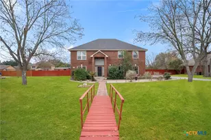 175 Plantation Dr, Seguin, TX 78155 - Photo 1