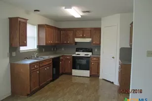 105 Evan Cir, Victoria, TX 77901 - Photo 3