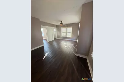 513 N San Marcos Street, Seguin, TX 78155 - Photo 5