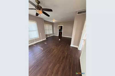 513 N San Marcos Street, Seguin, TX 78155 - Photo 3