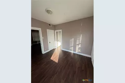 513 N San Marcos Street, Seguin, TX 78155 - Photo 7