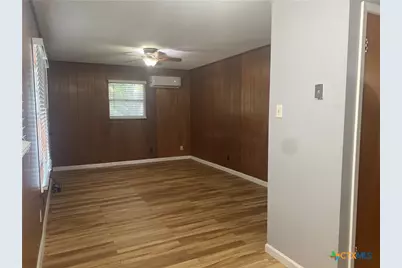 513 N San Marcos Street, Seguin, TX 78155 - Photo 17