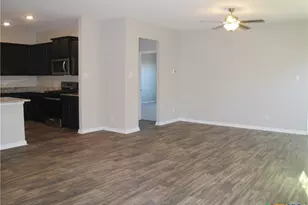 961 Shady Brk St, New Braunfels, TX 78132 - Photo 3