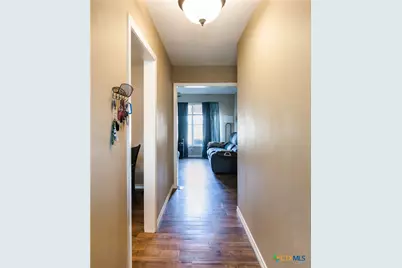 2402 E Walnut Avenue, Victoria, TX 77901 - Photo 7