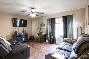 2402 E Walnut Ave, Victoria, TX 77901 - Photo 3