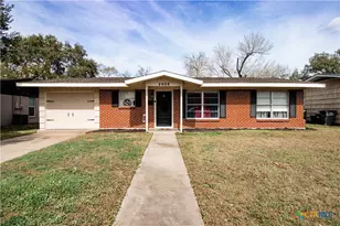 2402 E Walnut Ave, Victoria, TX 77901 - Photo 1