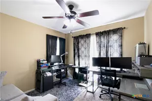 2402 E Walnut Ave, Victoria, TX 77901 - Photo 9