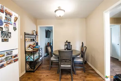 2402 E Walnut Avenue, Victoria, TX 77901 - Photo 5