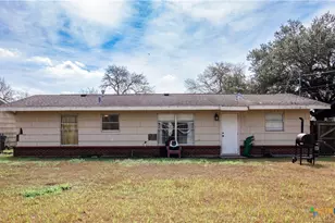2402 E Walnut Ave, Victoria, TX 77901 - Photo 17