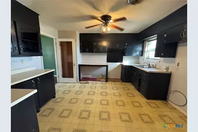 609 S 11th Street, Copperas Cove, TX 76522 - Photo 9