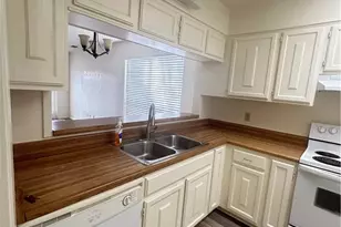 1133 Ashby St #8, Seguin, TX 78155 - Photo 3