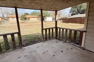 127 Hillcrest Dr, Luling, TX 78648 - Photo 23