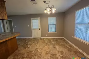 127 Hillcrest Dr, Luling, TX 78648 - Photo 3