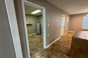 127 Hillcrest Dr, Luling, TX 78648 - Photo 5