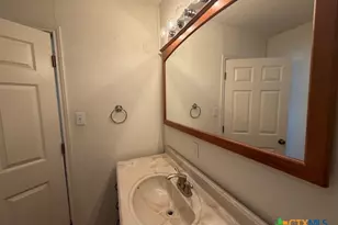 127 Hillcrest Dr, Luling, TX 78648 - Photo 15