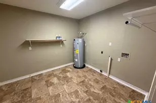 127 Hillcrest Dr, Luling, TX 78648 - Photo 21