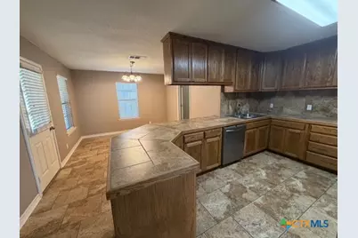 127 Hillcrest Drive, Luling, TX 78648 - Photo 7