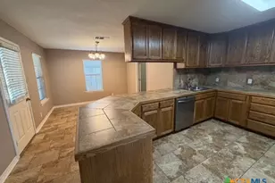 127 Hillcrest Dr, Luling, TX 78648 - Photo 7