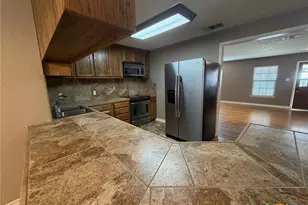 127 Hillcrest Dr, Luling, TX 78648 - Photo 11