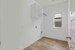 1921 Creek Ridge St, Seguin, TX 78155 - Photo 5