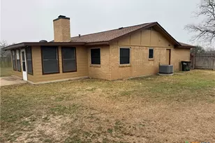 104 Alamo Cir, Cuero, TX 77954 - Photo 17