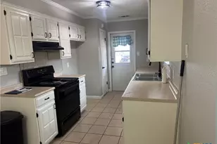 104 Alamo Cir, Cuero, TX 77954 - Photo 7