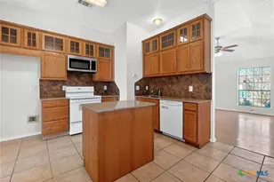 1060 Lindsey Cir, Belton, TX 76513 - Photo 5