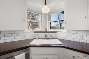 1345 Lee St, New Braunfels, TX 78130 - Photo 13