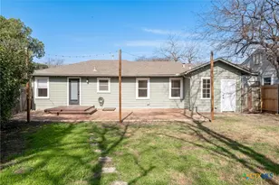1345 Lee St, New Braunfels, TX 78130 - Photo 3
