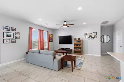 105 Kellys Heroes Way, Jarrell, TX 76537 - Photo 7