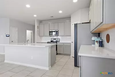 105 Kellys Heroes Way, Jarrell, TX 76537 - Photo 11