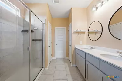 105 Kellys Heroes Way, Jarrell, TX 76537 - Photo 23