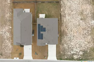 105 Kellys Heroes Wy, Jarrell, TX 76537 - Photo 33