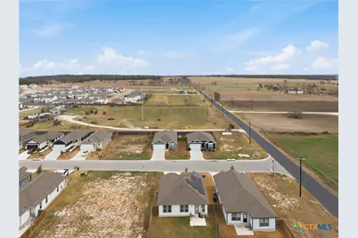 105 Kellys Heroes Way, Jarrell, TX 76537 - Photo 37