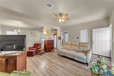 1209 E Avenue F, Lampasas, TX 76550 - Photo 9