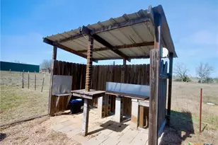 4850 Burke Rd, Flatonia, TX 78941 - Photo 11