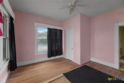 902 Hopkins Street, Yoakum, TX 77995 - Photo 13